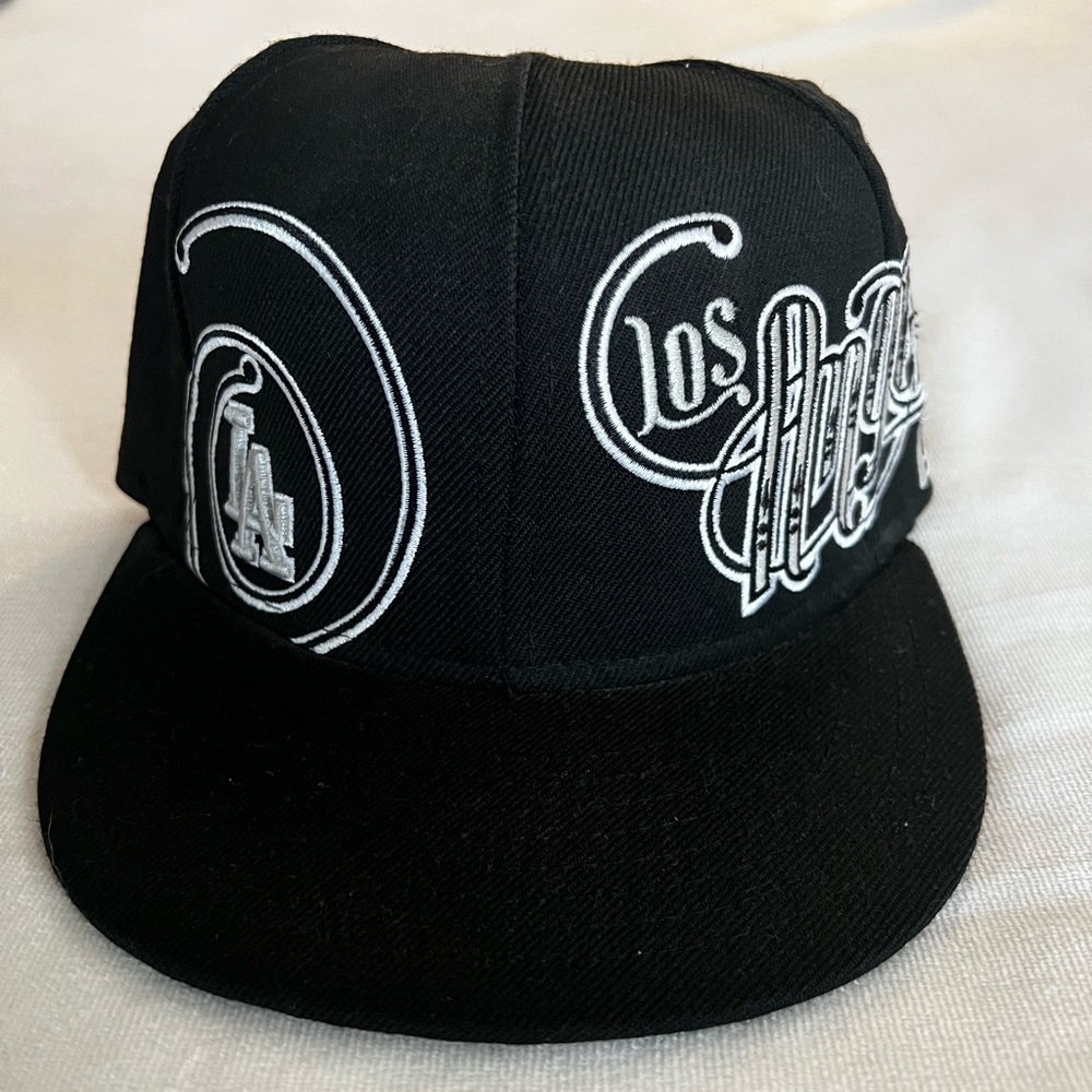 Size 7 New Era fitted Los Angeles Dodgers black hat